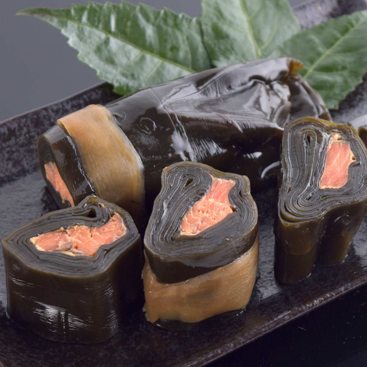 かね七 株式会社 紅鮭昆布巻 1本